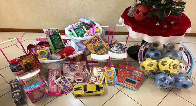 Sinduscon-DF doa brinquedos para projeto Natal Sempre Monumental SESC Solidário