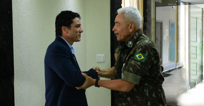 Sinduscon-DF e Exército discutem governança e formação de profissionais