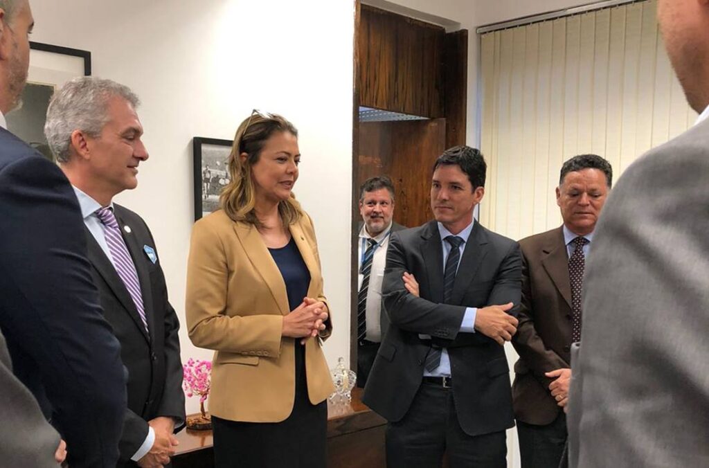 Senadora Leila Barros, em audiência com líderes da construção civil | Fotos: Divulgação