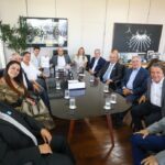 Sinduscon-DF recebe do governador Ibaneis Rocha escritura definitiva do Centro de Formação Profissional